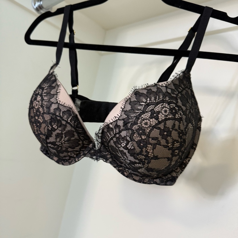 Victoria's Secret Black Lace Very Sexy Push Up Bra 34DD